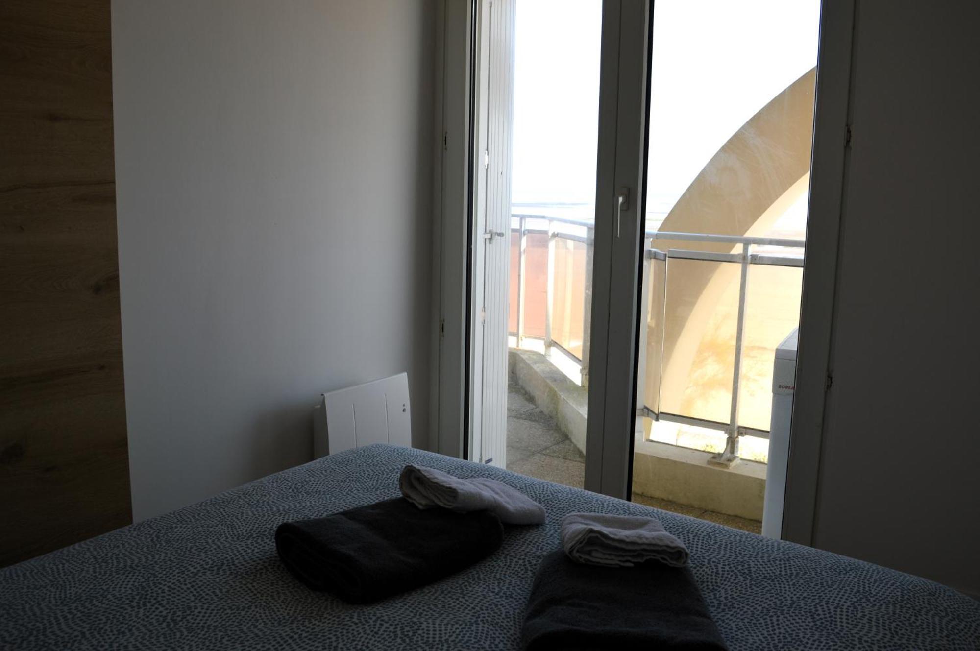 Mettons Les Voiles - Appt Vue Mer Avec Loggia Bernieres-sur-Mer Exterior photo