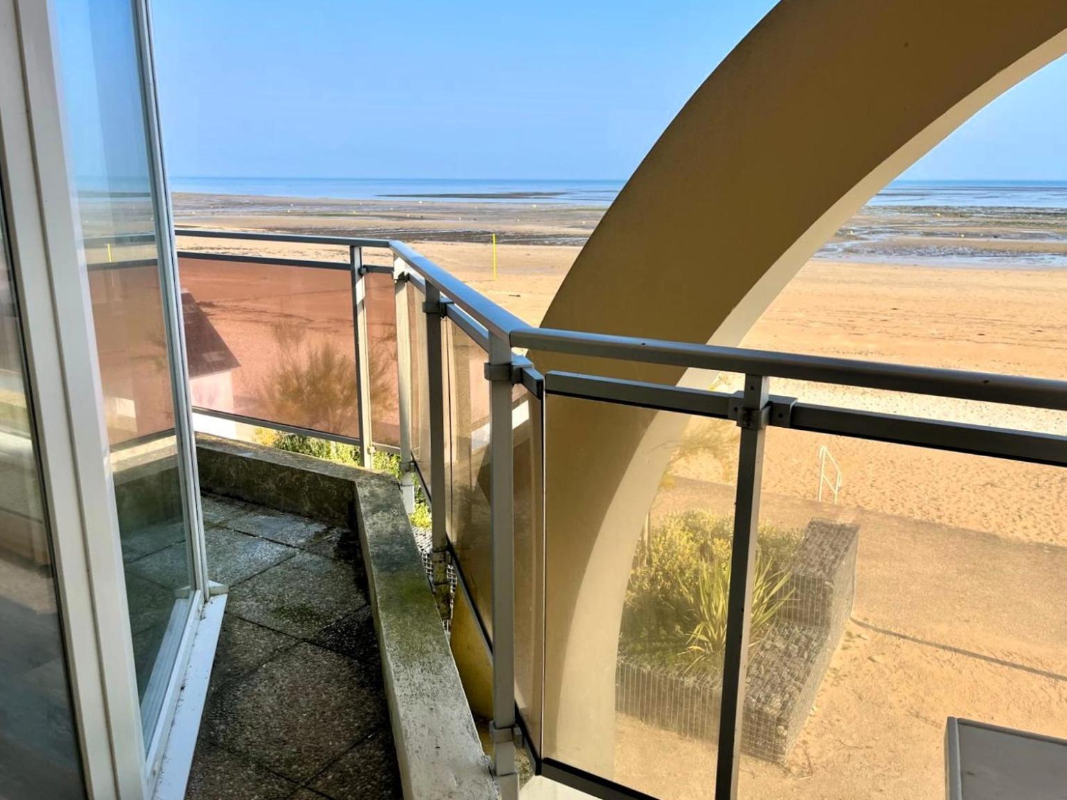 Mettons Les Voiles - Appt Vue Mer Avec Loggia Bernieres-sur-Mer Exterior photo